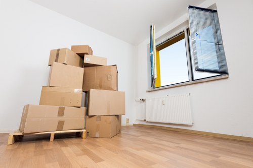 House removalists helping with a smooth home move in Fulham