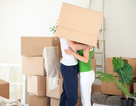 Careful moving support for a student flat in Fulham